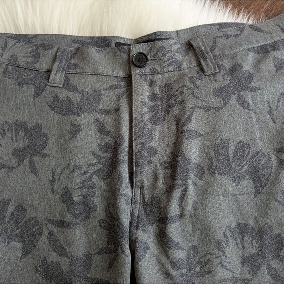 Travis Mathew Inlet Hybrid Stretch Shorts Size 32 Heather Gray Floral Golf - Picture 4 of 9